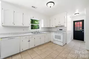2819 Royal Ridge Ln, Charlotte, NC 28212 - Photo 12