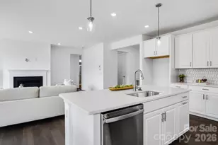 18230 Torchbearer Ln, Charlotte, NC 28278 - Photo 8