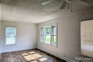 829 Bristol Dr, Statesville, NC 28677 - Photo 2