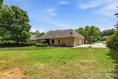 1705 29th Avenue Place NE, Hickory, NC 28601 - Photo 32