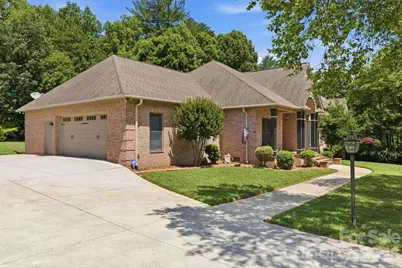 1705 29th Avenue Place NE, Hickory, NC 28601 - Photo 2