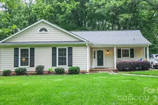 2425 Turnberry Ln, Charlotte, NC 28210 - Photo 2