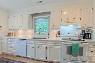 2425 Turnberry Ln, Charlotte, NC 28210 - Photo 14