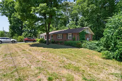 2291 19th Avenue NE, Hickory, NC 28601 - Photo 2