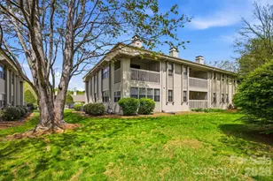 2305 Abbey Cir, Asheville, NC 28805 - Photo 2