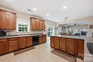 4405 Squirrel Trail Ln, Charlotte, NC 28269 - Photo 10