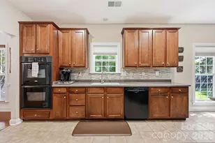 4405 Squirrel Trail Ln, Charlotte, NC 28269 - Photo 12