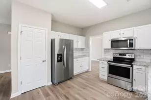 7711 Taymouth Ln, Charlotte, NC 28269 - Photo 18