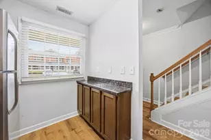 1215 Green Oaks Ln, Charlotte, NC 28205 - Photo 8