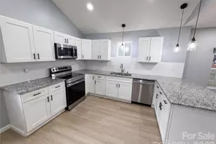 1013 Elm St, Monroe, NC 28112 - Photo 2