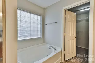 8946 Chalkstone Rd, Charlotte, NC 28216 - Photo 34