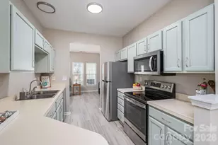 1091 Cramerton Village Dr, Cramerton, NC 28032 - Photo 6
