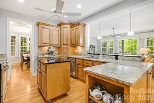 335 Daylily Dr, Hendersonville, NC 28739 - Photo 2