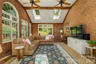 425 Sondley Woods Pl, Asheville, NC 28805 - Photo 8