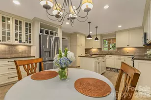 425 Sondley Woods Pl, Asheville, NC 28805 - Photo 10