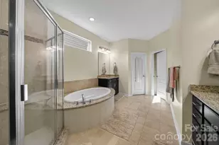 11033 Crane Creek Dr, Charlotte, NC 28278 - Photo 18