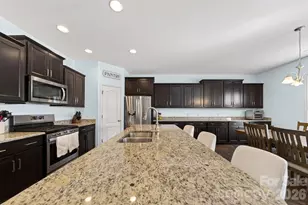 11033 Crane Creek Dr, Charlotte, NC 28278 - Photo 10
