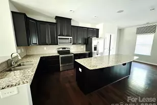 1935 Fleetwood Dr, Charlotte, NC 28208 - Photo 2