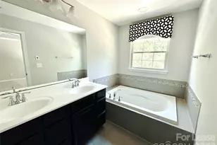 1935 Fleetwood Dr, Charlotte, NC 28208 - Photo 14