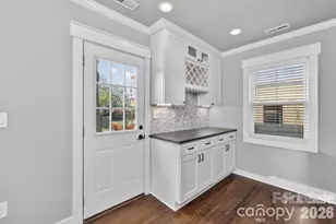 307 E Peterson Dr, Charlotte, NC 28203 - Photo 8