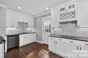 307 E Peterson Dr, Charlotte, NC 28203 - Photo 4
