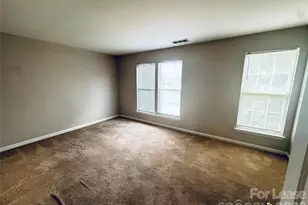 940 Tiger Ln, Charlotte, NC 28262 - Photo 8