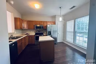 940 Tiger Ln, Charlotte, NC 28262 - Photo 2