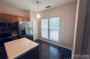 940 Tiger Ln, Charlotte, NC 28262 - Photo 4