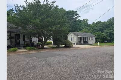 156 S Caldwell Avenue, Newton, NC 28658 - Photo 2