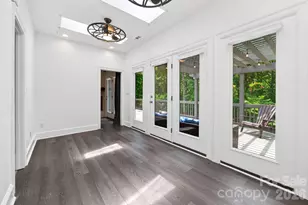 9131 N Pine Hill Ln, Charlotte, NC 28215 - Photo 24
