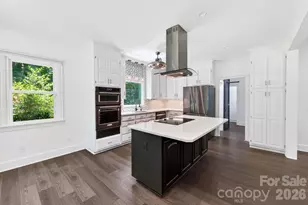 9131 N Pine Hill Ln, Charlotte, NC 28215 - Photo 10