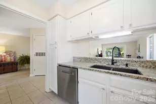 2500 Stradbrook Dr, Charlotte, NC 28210 - Photo 6