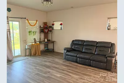 11908 Redleaf Drive, Charlotte, NC 28215 - Photo 6