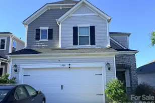 11908 Red Leaf Dr, Charlotte, NC 28215 - Photo 2