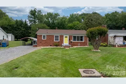 1423 16th Avenue NE, Hickory, NC 28601 - Photo 2