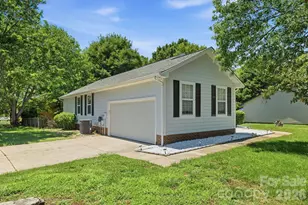 13501 Krislyn Woods Pl, Charlotte, NC 28278 - Photo 2