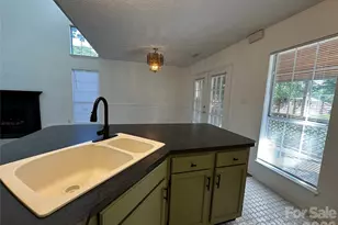 10220 Rockwood Rd, Charlotte, NC 28215 - Photo 8