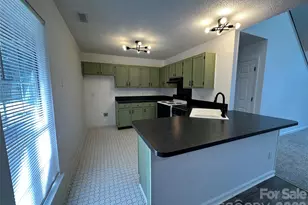10220 Rockwood Rd, Charlotte, NC 28215 - Photo 6