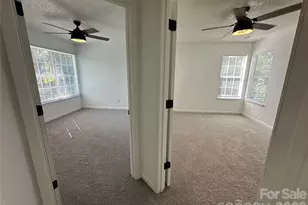10220 Rockwood Rd, Charlotte, NC 28215 - Photo 14