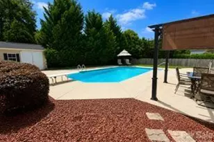 223 Pleasant Grove Ln, Mooresville, NC 28115 - Photo 2