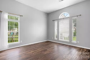 8940 Raven Park Dr, Charlotte, NC 28216 - Photo 4