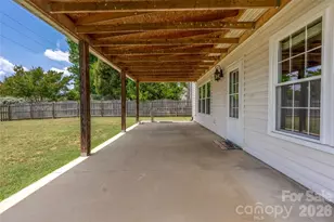 9535 Forest Path Dr, Charlotte, NC 28269 - Photo 38