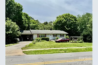 717 W Lee Avenue, Yadkinville, NC 27055 - Photo 2