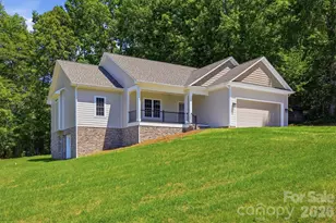 107 Meadow View St, Morganton, NC 28655 - Photo 2