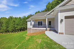 107 Meadow View St, Morganton, NC 28655 - Photo 6
