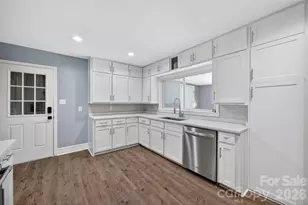 2432 Oakwood Cir, Rock Hill, SC 29732 - Photo 4