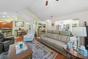 5418 Prosperity View Dr, Charlotte, NC 28269 - Photo 6