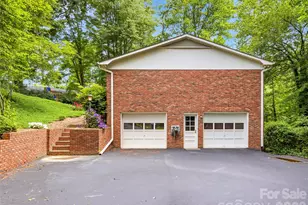 126 Surry Ln, Hendersonville, NC 28791 - Photo 4