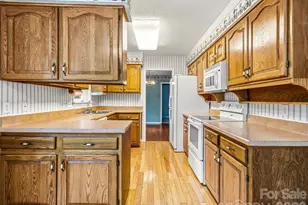 126 Surry Ln, Hendersonville, NC 28791 - Photo 10