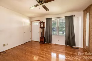 315 Shannonbrook Dr, Newton, NC 28658 - Photo 4